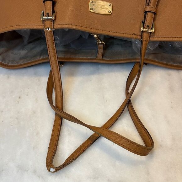 Michael Kors Charlotte Jet Set Saffiano Leather Clip XL Tote Handbag - Picture 10 of 16